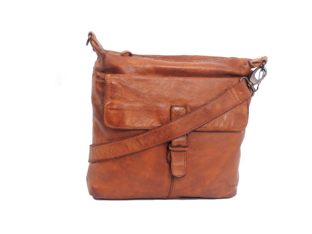 SAC A MAIN - 4202745 TAN - The Trend